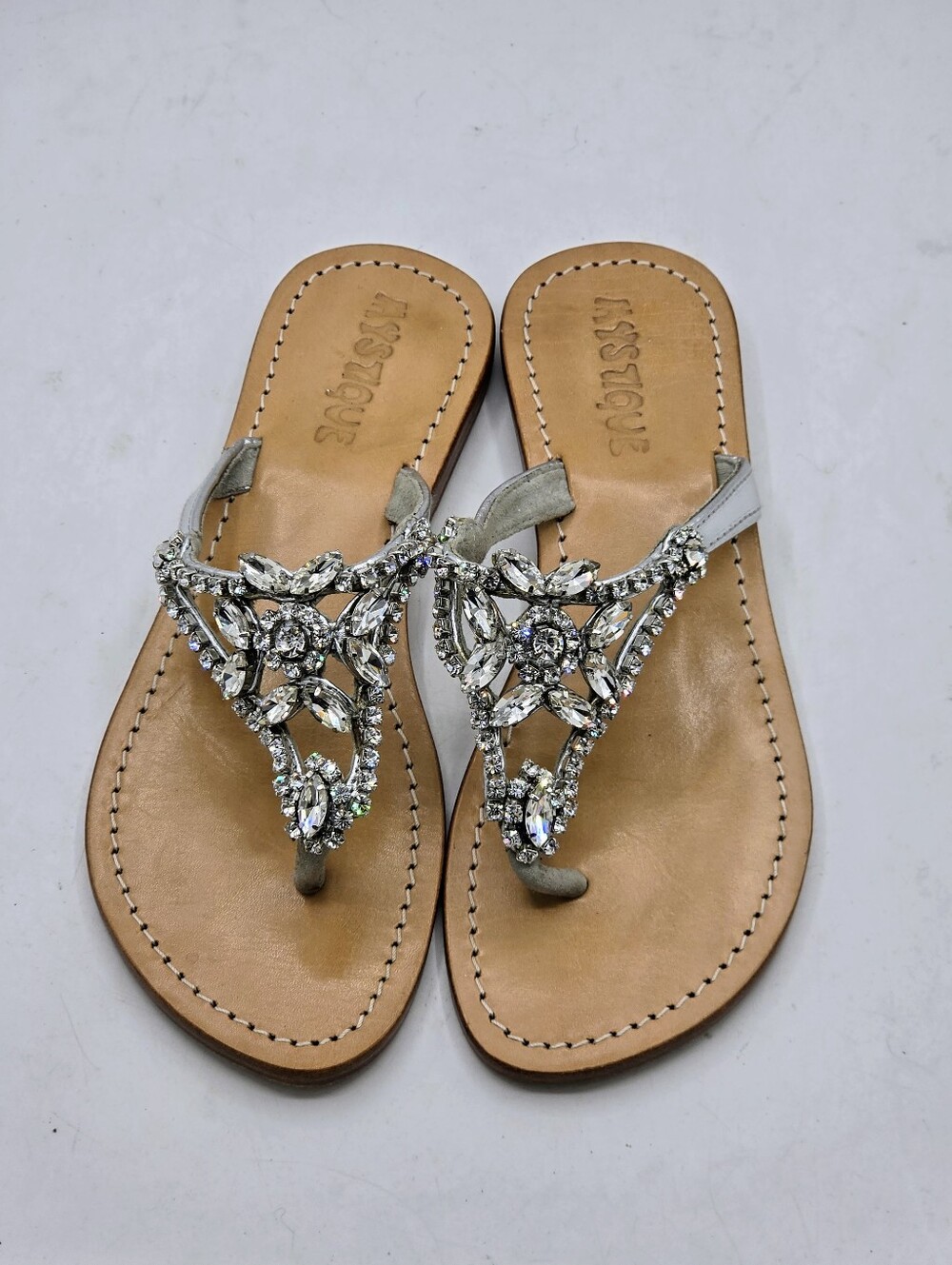 MYSTIQUE Crystal Embellished Leather Thong Sandals Flat Silver Rhinestone Size 5 - Picture 4 of 16